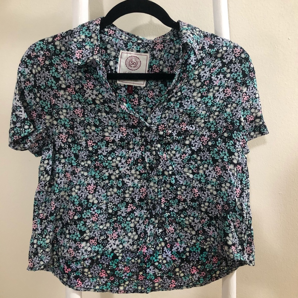 Comfy Floral Cropped Button Down Shirt